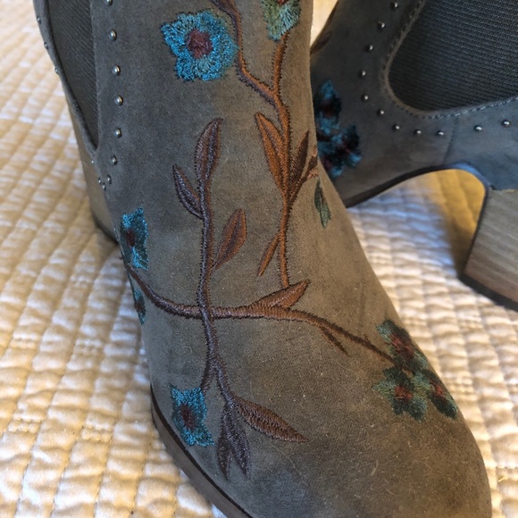 Crown Vintage Dusty blue-gray suede bootie - Picture 2 of 4